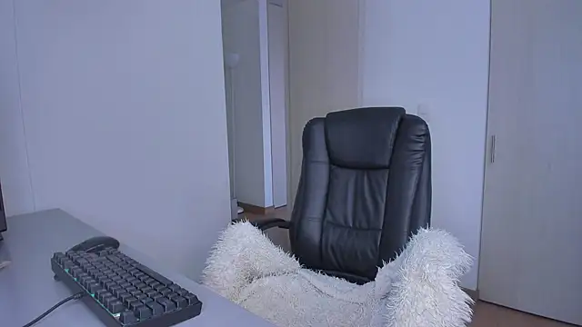 Lisegg  online show from 02/18/25, 04:16