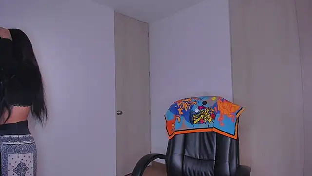 Lisegg  online show from 10/23/25, 10:03