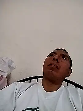 Snapshot of desnudo_Sexoxo chatting on 03/17/25, 06:32 desnudo Sexoxo online show from 03/17/25, 06:32