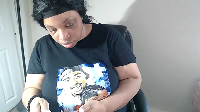 Sexymona1218 online show from 04/15/26, 07:21