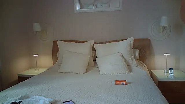 Luna Hoty online show from 11/27/25, 07:10