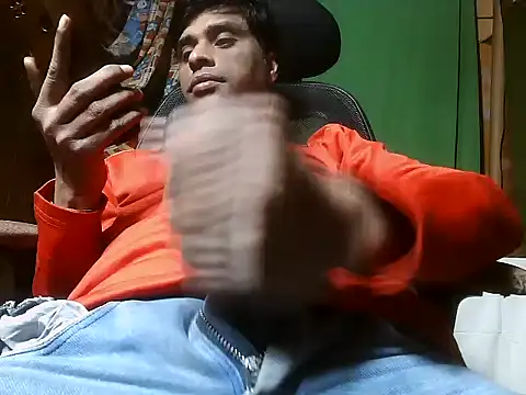 Snapshot of desiboy1101 chatting on 01/14/25, 02:00 desiboy1101 online show from 01/14/25, 02:00