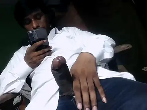 Snapshot of desiboy1101 chatting on 09/28/25, 04:40 desiboy1101 online show from 09/28/25, 04:40