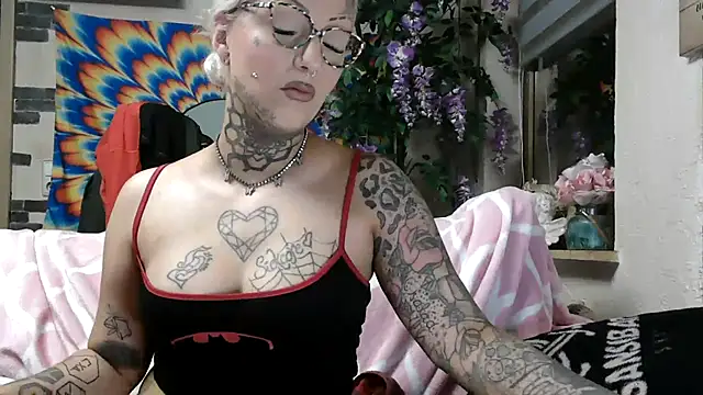 RoxxyInk online show from 10/19/25, 09:26