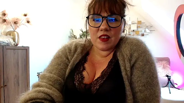 Snapshot of Petitexsirene chatting on 11/21/25, 12:48 Petitexsirene online show from 11/21/25, 12:48