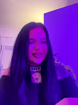 Snapshot of _MelinaCurves_ chatting on 11/15/25, 11:21 MelinaCurves online show from 11/15/25, 11:21