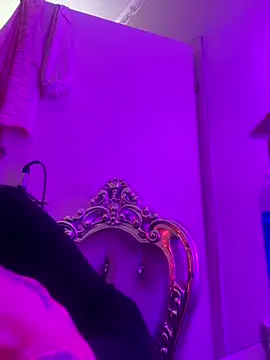 Snapshot of _MelinaCurves_ chatting on 11/28/25, 10:34 MelinaCurves online show from 11/28/25, 10:34