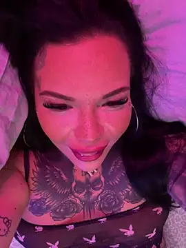 Snapshot of _MelinaCurves_ chatting on 12/04/25, 11:35 MelinaCurves online show from 12/04/25, 11:35