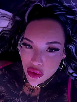 Snapshot of _MelinaCurves_ chatting on 12/13/25, 11:54 MelinaCurves online show from 12/13/25, 11:54