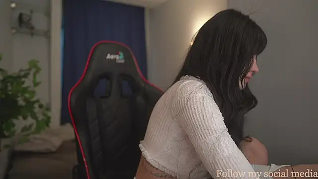 Snapshot of oxxme chatting on 11/15/25, 11:29 oxxme online show from 11/15/25, 11:29