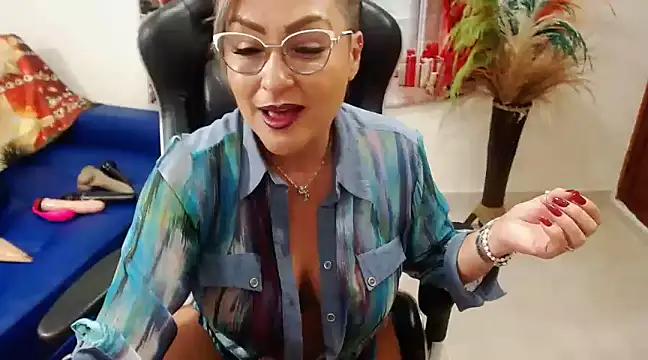 Snapshot of Tamara_Luaren chatting on 12/21/24, 12:31 Tamara Luaren online show from 12/21/24, 12:31