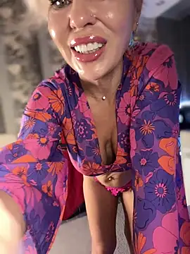 Snapshot of Hotnessi chatting on 01/19/25, 02:49 Hotnessi online show from 01/19/25, 02:49