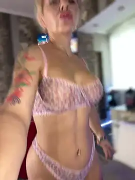 Snapshot of Hotnessi chatting on 01/26/25, 08:14 Hotnessi online show from 01/26/25, 08:14