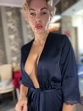 Snapshot of Hotnessi chatting on 02/23/25, 08:06 Hotnessi online show from 02/23/25, 08:06