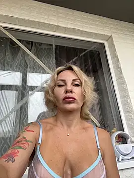 Snapshot of Hotnessi chatting on 10/12/25, 09:08 Hotnessi online show from 10/12/25, 09:08