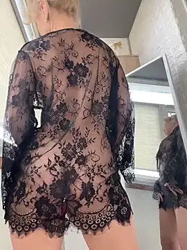 Snapshot of Hotnessi chatting on 10/29/25, 08:38 Hotnessi online show from 10/29/25, 08:38