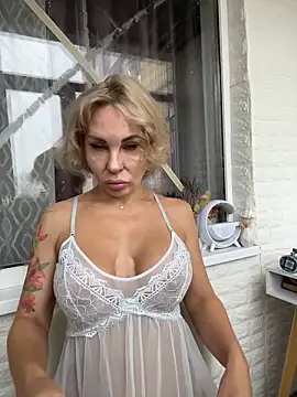 Snapshot of Hotnessi chatting on 11/09/25, 07:28 Hotnessi online show from 11/09/25, 07:28