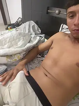 Snapshot of Thiagoo_Frost chatting on 10/28/25, 03:10 Thiagoo Frost online show from 10/28/25, 03:10