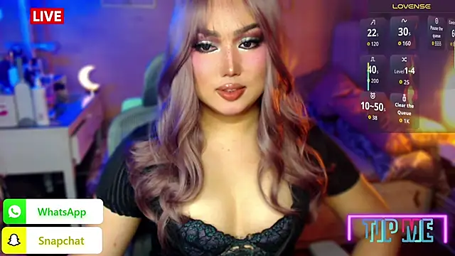 Snapshot of HOTnWILDalice chatting on 10/21/25, 02:01 HOTnWILDalice online show from 10/21/25, 02:01