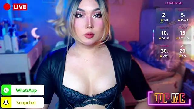 Snapshot of HOTnWILDalice chatting on 10/23/25, 01:49 HOTnWILDalice online show from 10/23/25, 01:49