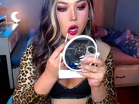 Snapshot of HOTnWILDalice chatting on 10/24/25, 01:03 HOTnWILDalice online show from 10/24/25, 01:03