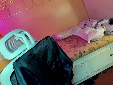 Snapshot of HOTnWILDalice chatting on 11/10/25, 02:10 HOTnWILDalice online show from 11/10/25, 02:10