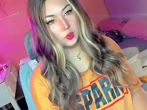 Snapshot of HOTnWILDalice chatting on 12/16/25, 03:00 HOTnWILDalice online show from 12/16/25, 03:00