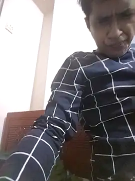 Snapshot of iamkahn_44 chatting on 12/17/25, 05:08 iamkahn 44 online show from 12/17/25, 05:08