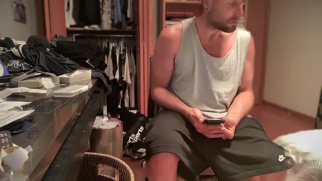 Snapshot of FckbbOy chatting on 06/17/26, 04:26 FckbbOy online show from 06/17/26, 04:26