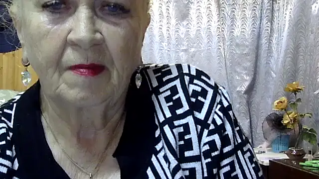 Emma52610 online show from 09/28/25, 04:34