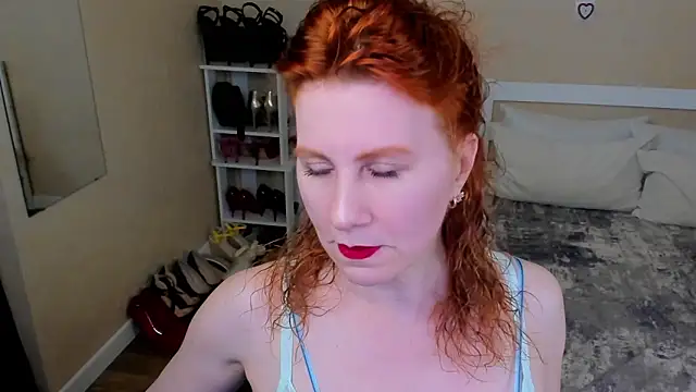 Snapshot of FoxySophia chatting on 06/10/26, 05:45 FoxySophia online show from 06/10/26, 05:45