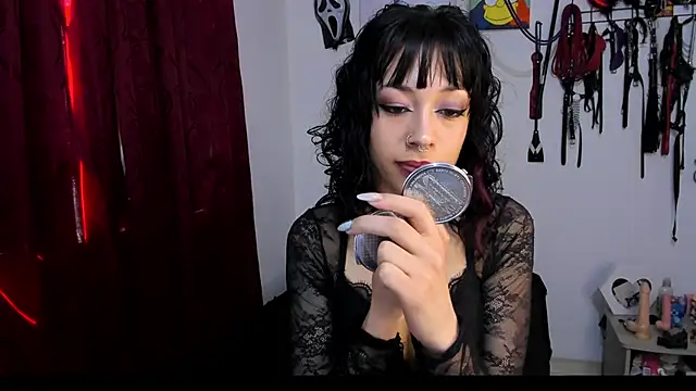 Snapshot of dungeongirls chatting on 01/11/25, 07:05 dungeongirls online show from 01/11/25, 07:05