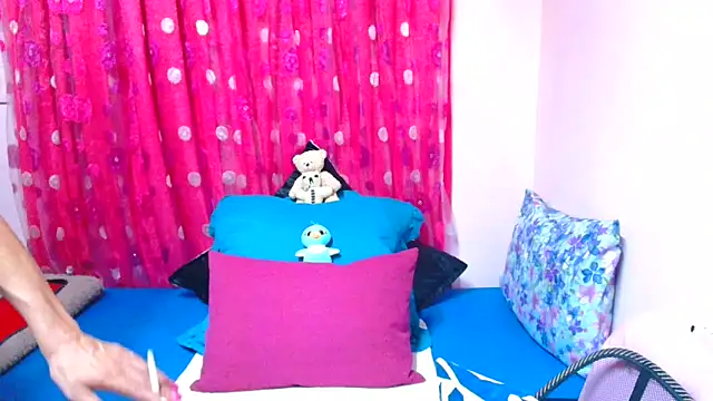 SLUTTYROXY online show from 02/13/26, 07:54