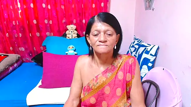 SLUTTYROXY online show from 04/05/26, 05:48