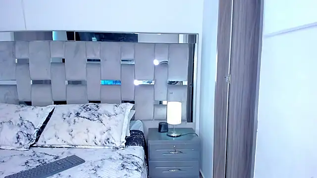 Snapshot of Cammiila chatting on 11/07/25, 08:53 Cammiila online show from 11/07/25, 08:53