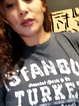 Snapshot of kinky_mila@xh chatting on 02/18/25, 01:21 kinky milaxh online show from 02/18/25, 01:21