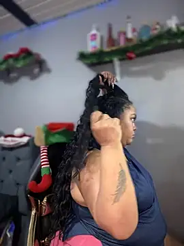 Snapshot of yanza2002 chatting on 12/15/24, 08:36 yanza2002 online show from 12/15/24, 08:36