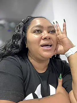 Snapshot of yanza2002 chatting on 12/16/24, 11:18 yanza2002 online show from 12/16/24, 11:18