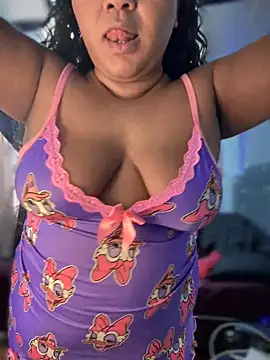 Snapshot of yanza2002 chatting on 12/22/24, 10:04 yanza2002 online show from 12/22/24, 10:04