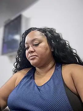 Snapshot of yanza2002 chatting on 12/30/24, 10:55 yanza2002 online show from 12/30/24, 10:55