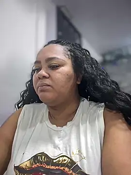 Snapshot of yanza2002 chatting on 01/07/25, 11:03 yanza2002 online show from 01/07/25, 11:03