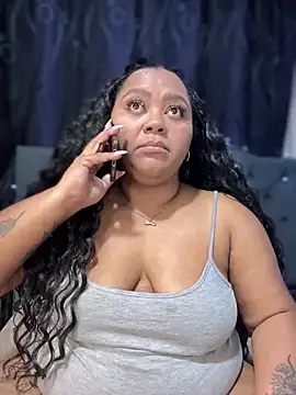 Snapshot of yanza2002 chatting on 01/14/25, 02:29 yanza2002 online show from 01/14/25, 02:29