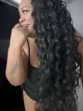 Snapshot of yanza2002 chatting on 01/14/25, 11:27 yanza2002 online show from 01/14/25, 11:27