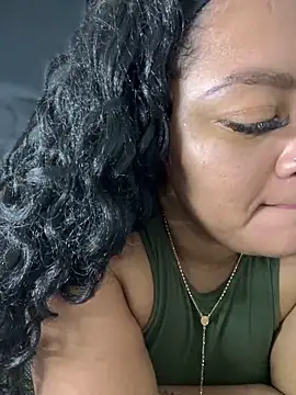 Snapshot of yanza2002 chatting on 02/01/25, 12:07 yanza2002 online show from 02/01/25, 12:07