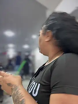 Snapshot of yanza2002 chatting on 02/09/25, 08:45 yanza2002 online show from 02/09/25, 08:45