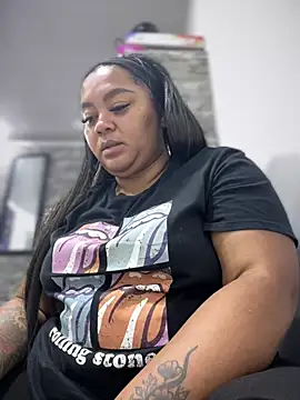 Snapshot of yanza2002 chatting on 02/26/25, 02:15 yanza2002 online show from 02/26/25, 02:15