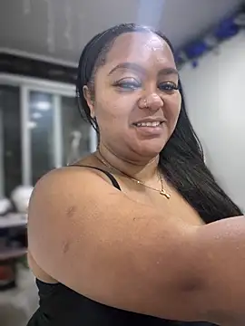 Snapshot of yanza2002 chatting on 03/05/25, 02:36 yanza2002 online show from 03/05/25, 02:36