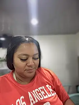 Snapshot of yanza2002 chatting on 03/07/25, 09:06 yanza2002 online show from 03/07/25, 09:06