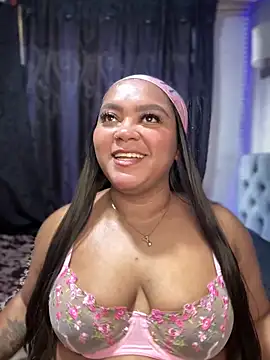 Snapshot of yanza2002 chatting on 03/09/25, 08:10 yanza2002 online show from 03/09/25, 08:10