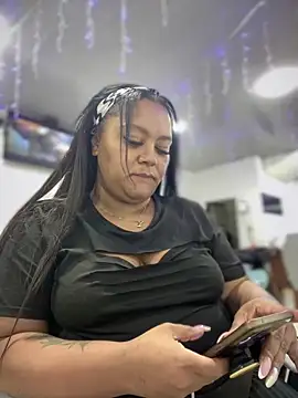 Snapshot of yanza2002 chatting on 03/18/25, 11:20 yanza2002 online show from 03/18/25, 11:20